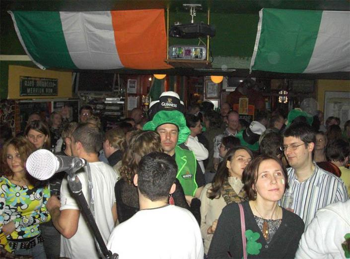 McLaughlins Irish Pub